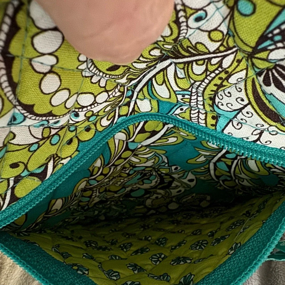 NWOT Vera Bradley Sherry Bag in Retired Peacock Print Med Size - Picture 6 of 8